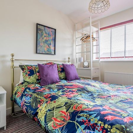Chic 2-Bedroom Townhouse In Vibrant Abergavenny Exterior foto