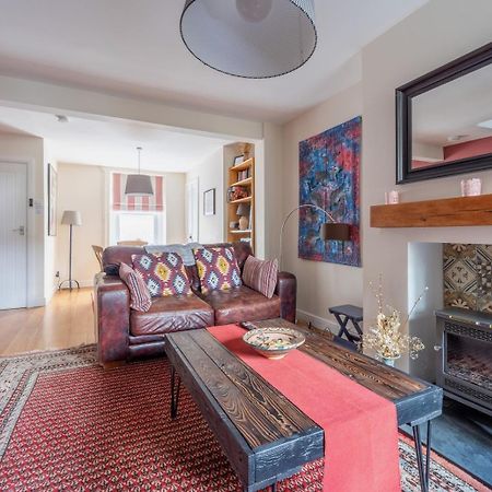 Chic 2-Bedroom Townhouse In Vibrant Abergavenny Exterior foto