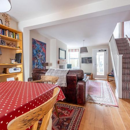 Chic 2-Bedroom Townhouse In Vibrant Abergavenny Exterior foto